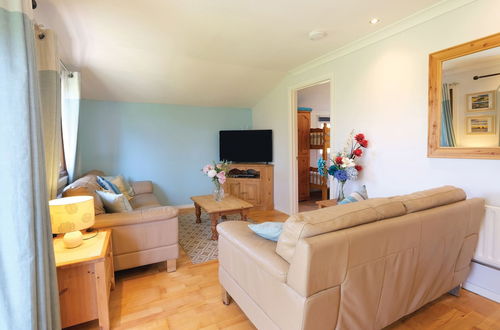 Photo 8 - Merlins Cabin - 2 Bed - Blaen Cedi Farm