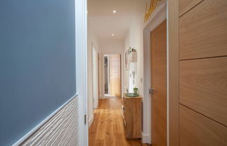 Photo 1 - Central Designer 2 Bedroom Apartment in Portland Square