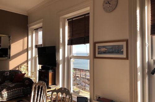 Photo 17 - Beautiful 2 Bed Balcony Apart Seafront Eastbourne