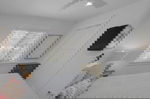 Foto 2 - 5 Minutes to the Beach; Old Florida Charm + Modern Upgrades