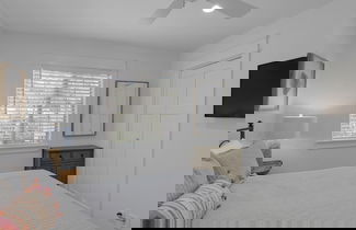 Foto 2 - 5 Minutes to the Beach; Old Florida Charm + Modern Upgrades