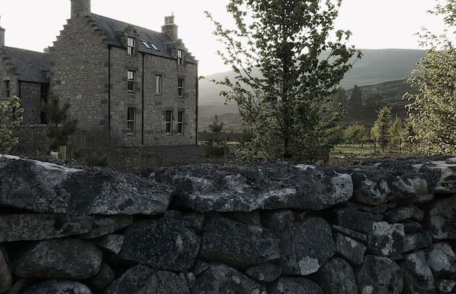Gairnshiel Lodge - Unique Exclusive Lodge Next to the Castle - Foto 1