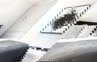 Photo 3 - Sophisticated 2 Bedrooms by Spitafields
