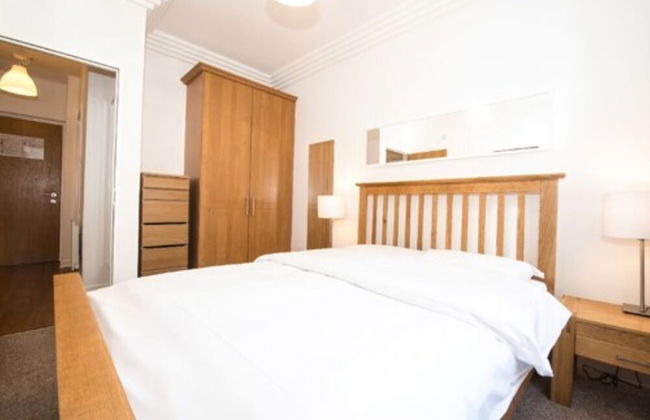 IFSC Townhouse Apartments - Photo 5