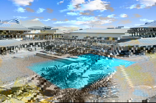 Foto 44 - Private Pool, Lake Views, Great Outdoor Space Lake District Home In Watercolor, Fl 6 Bedroom Home by RedAwning
