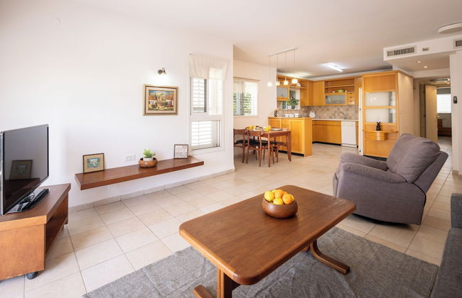 Homey Kiryat Haim Apt by Sea N Rent - Foto 12