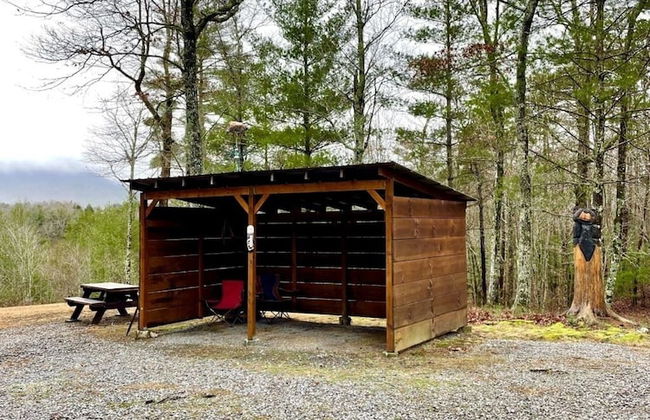 Private and Perfect! - hot tub, king bed, fireplace - dog and motorcycle friendly Studio Cabin by RedAwning - Foto 24