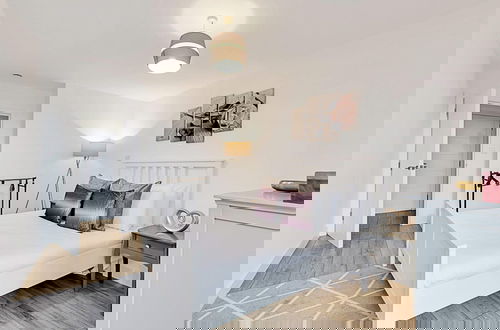 Foto 4 - Newly Furnished and Bright Home
