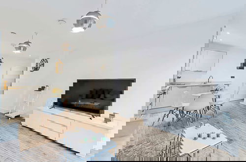 Foto 10 - Newly Furnished and Bright Home