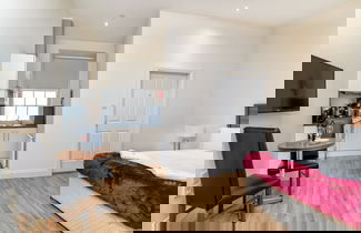 Photo 2 - Victoria Court Suites