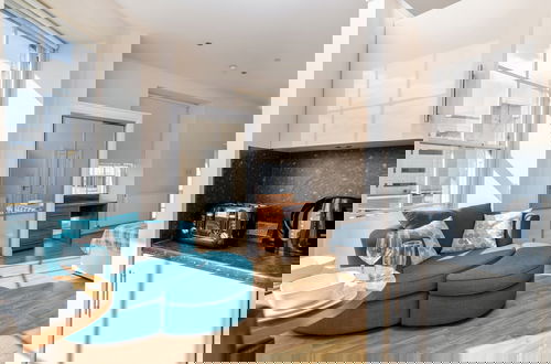 Photo 9 - Victoria Court Suites