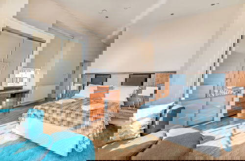 Photo 10 - Victoria Court Suites