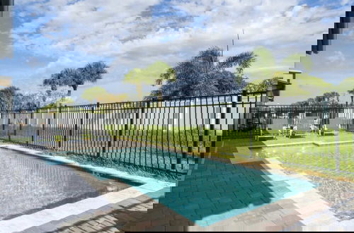 Photo 1 - Gorgeous 8B 7BA Melbournbeach w Pool Dock Beach