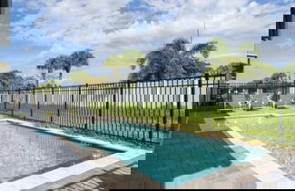 Photo 1 - Gorgeous 8B 7BA Melbournbeach w Pool Dock Beach