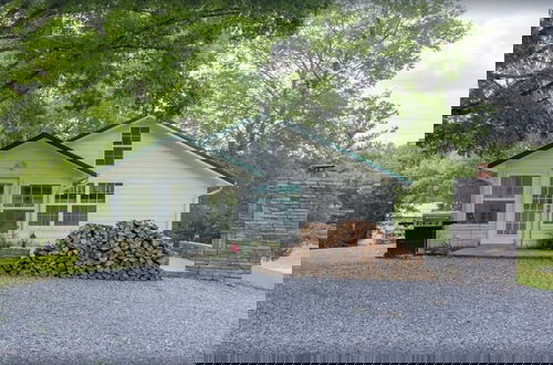 Foto 28 - A Mountain Cottage 2 Bedroom Cabin by RedAwning