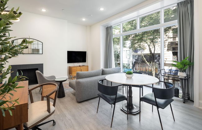 Sosuite Window Wall 1BR Apt w W D Desk - Foto 1
