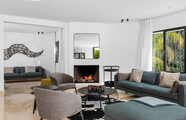 Relax in Luxury at This Stunning Seaside Villa - Foto 15