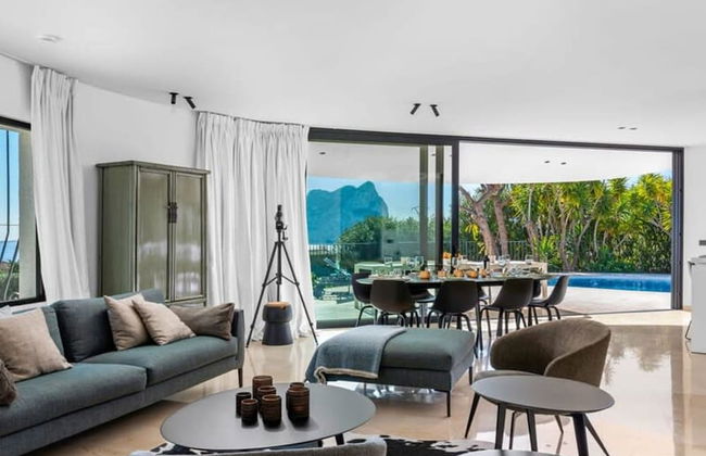 Relax in Luxury at This Stunning Seaside Villa - Foto 20