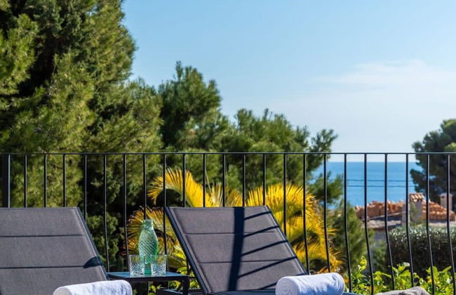 Relax in Luxury at This Stunning Seaside Villa - Foto 55