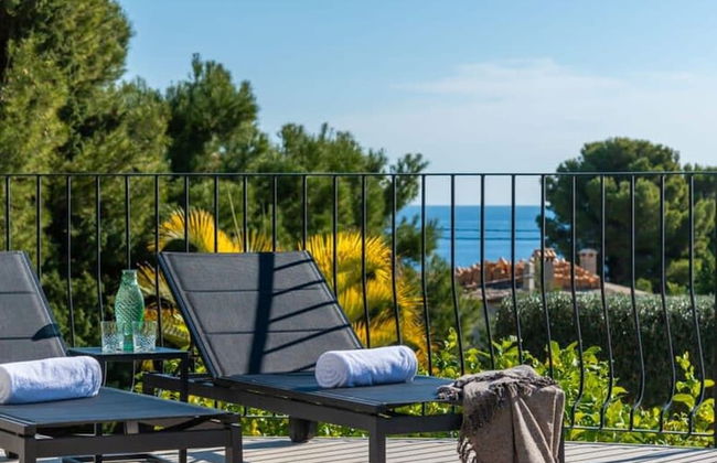 Relax in Luxury at This Stunning Seaside Villa - Foto 35