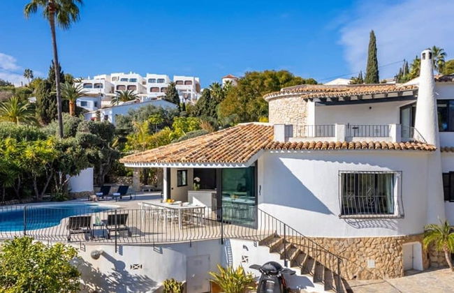 Relax in Luxury at This Stunning Seaside Villa - Foto 50
