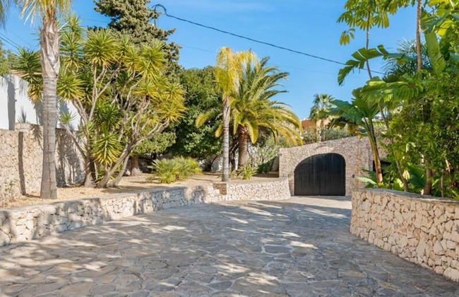Relax in Luxury at This Stunning Seaside Villa - Foto 61