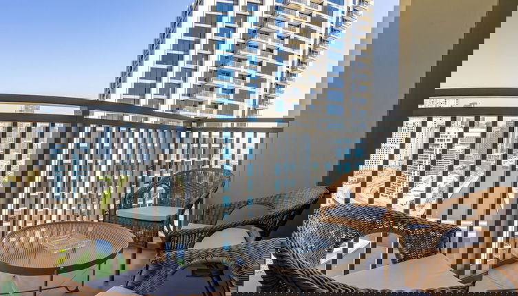 Photo 1 - Waves - High-Rise Elegance: 2BR Apt with Marina Views