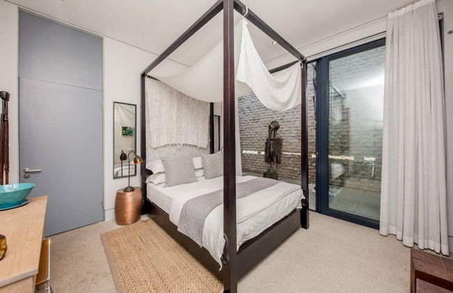 Spacious Holiday Apartment With Pool in Trendy De Waterkant Loader Apartment - Photo 4