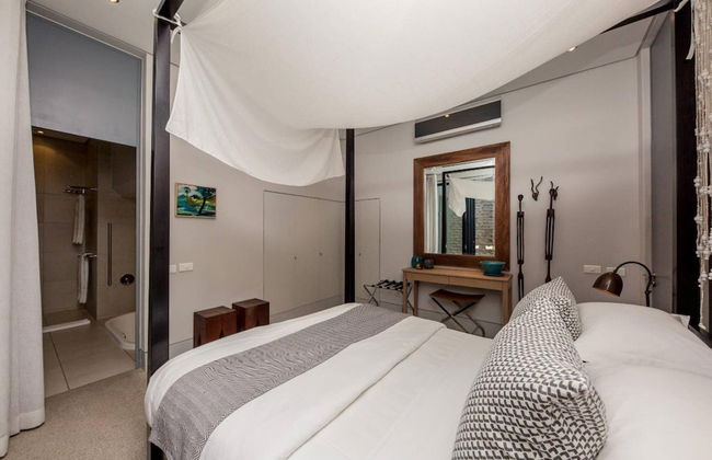 Spacious Holiday Apartment With Pool in Trendy De Waterkant Loader Apartment - Photo 6