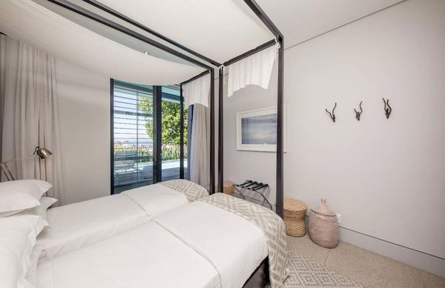 Spacious Holiday Apartment With Pool in Trendy De Waterkant Loader Apartment - Photo 7