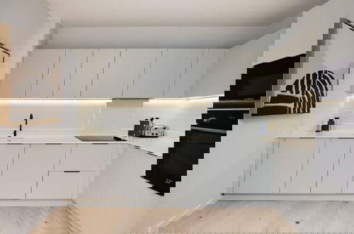 Foto 18 - The Brondesbury Hideaway - Stylish 3bdr Flat With Balcony + Parking