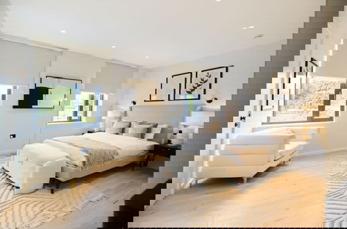 Foto 21 - The Brondesbury Hideaway - Stylish 3bdr Flat With Balcony + Parking