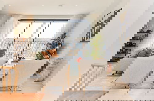 Foto 13 - The Brondesbury Hideaway - Stylish 3bdr Flat With Balcony + Parking