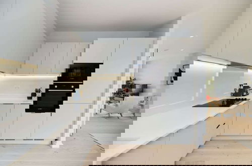 Foto 11 - The Brondesbury Hideaway - Stylish 3bdr Flat With Balcony + Parking