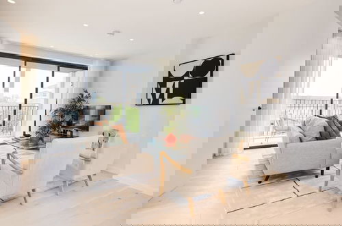 Foto 1 - The Brondesbury Hideaway - Stylish 3bdr Flat With Balcony + Parking