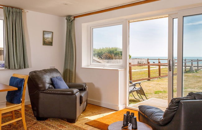 Sunny Seafront Chalet - Sleeps 6 - Foto 14