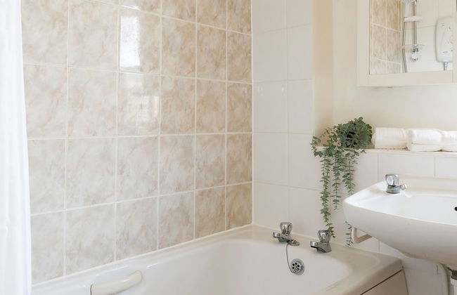 Sunny Seafront Chalet - Sleeps 6 - Foto 18