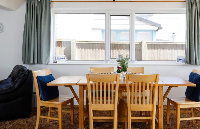 Sunny Seafront Chalet - Sleeps 6 - Foto 12
