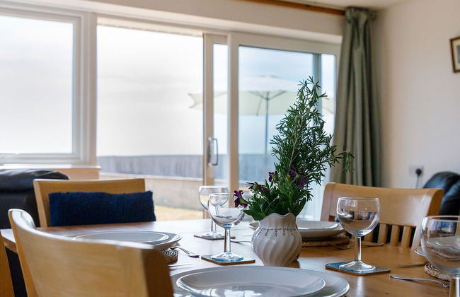 Sunny Seafront Chalet - Sleeps 6 - Foto 11