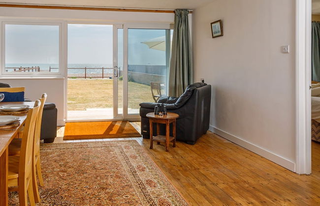 Sunny Seafront Chalet - Sleeps 6 - Foto 13