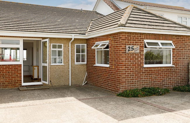 Sunny Seafront Chalet - Sleeps 6 - Foto 6