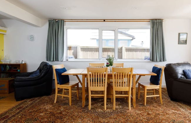 Sunny Seafront Chalet - Sleeps 6 - Foto 51