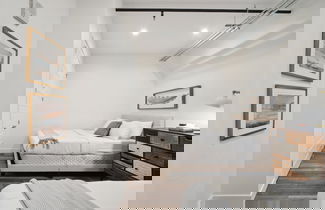 Foto 3 - Brushed & Bold | RiNo Art Lofts