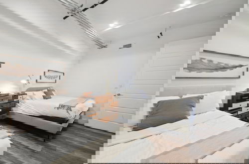 Foto 5 - Brushed & Bold | RiNo Art Lofts