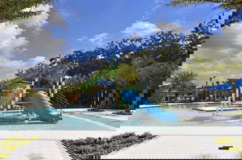 Foto 26 - Luxurious 6bd Pool Haven Refreshing And Chic-4464n 6 Bedroom Home by RedAwning