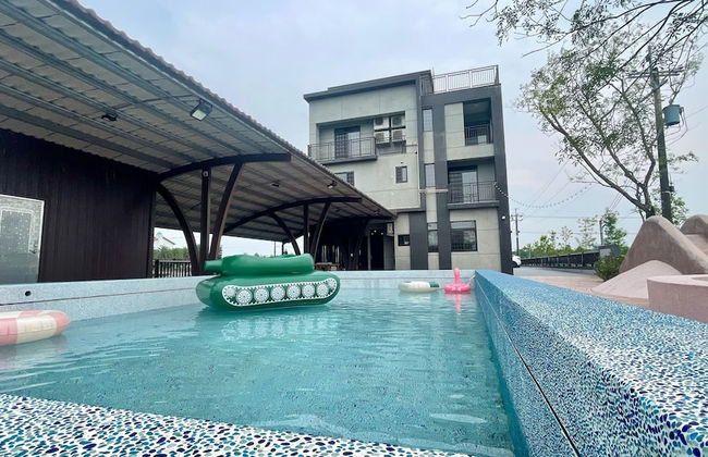 Young Villa - Photo 15