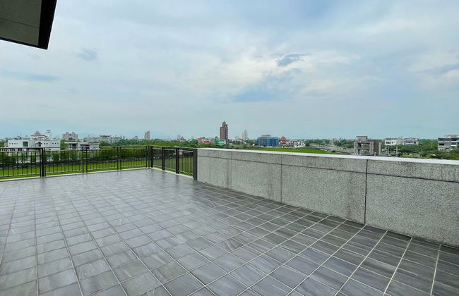 Young Villa - Photo 13