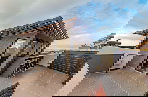 Foto 19 - Modern Sea Point Apartment w Rooftop Deck 9 on S