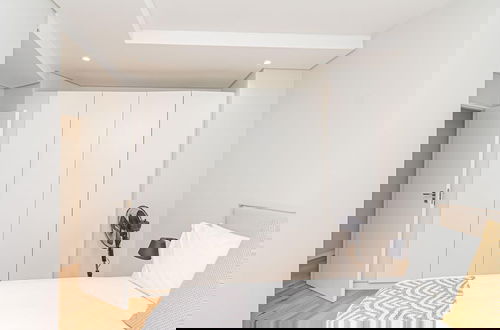 Foto 30 - Modern Sea Point Apartment w Rooftop Deck 9 on S