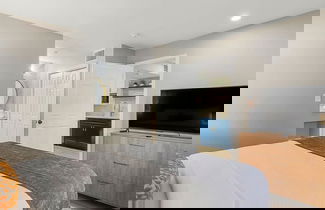Foto 3 - Modern Urban Oasis in Prime Buckhead Atlanta